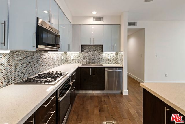 1304 Roxbury Drive 103, Los Angeles, CA 90035