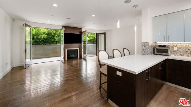1304 Roxbury Drive 103, Los Angeles, CA 90035