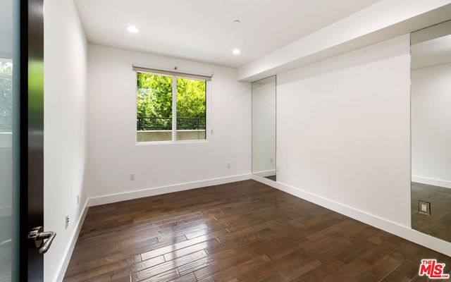 1304 Roxbury Drive 103, Los Angeles, CA 90035