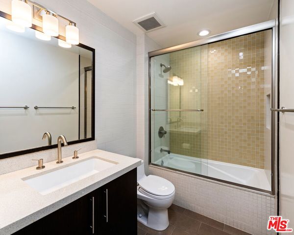 1304 Roxbury Drive 103, Los Angeles, CA 90035