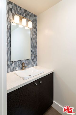 1304 Roxbury Drive 103, Los Angeles, CA 90035