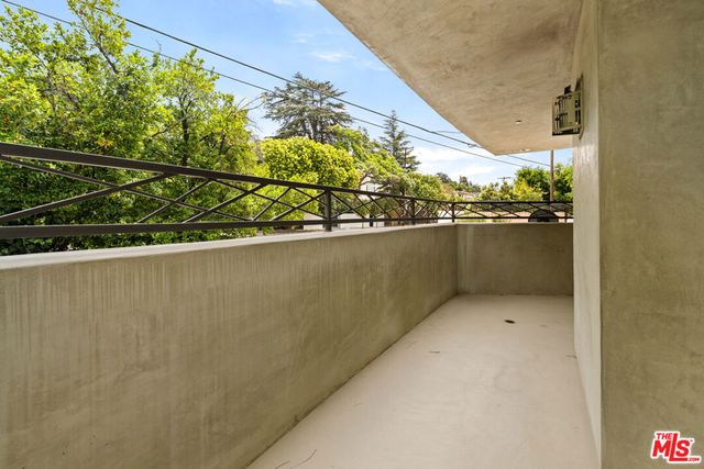 1304 Roxbury Drive 103, Los Angeles, CA 90035