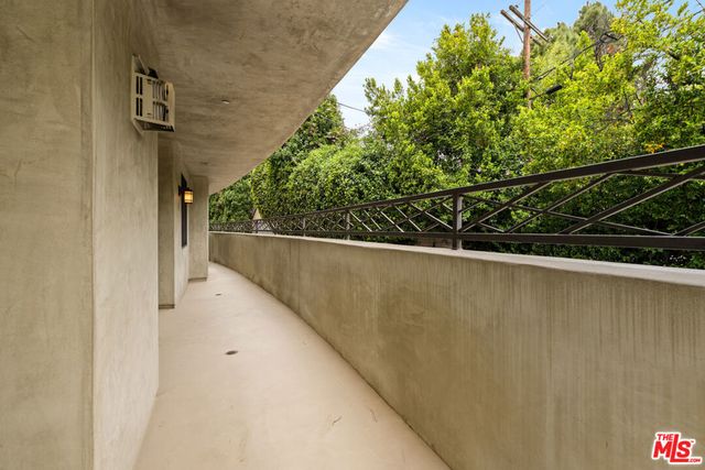 1304 Roxbury Drive 103, Los Angeles, CA 90035