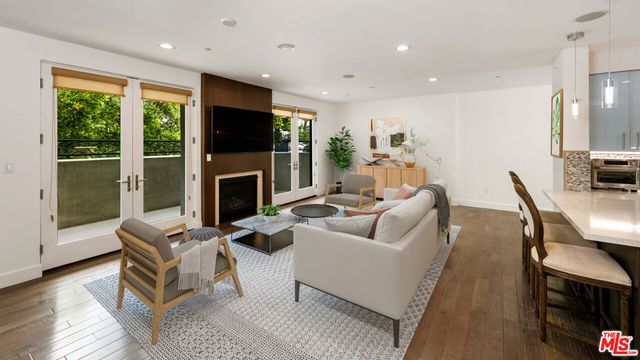 1304 Roxbury Drive 103, Los Angeles, CA 90035