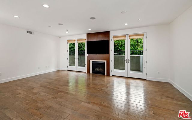 1304 Roxbury Drive 103, Los Angeles, CA 90035