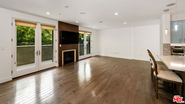 1304 Roxbury Drive 103, Los Angeles, CA 90035