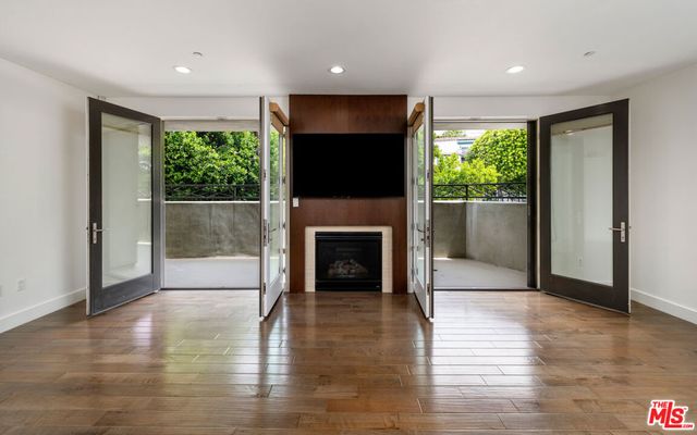1304 Roxbury Drive 103, Los Angeles, CA 90035