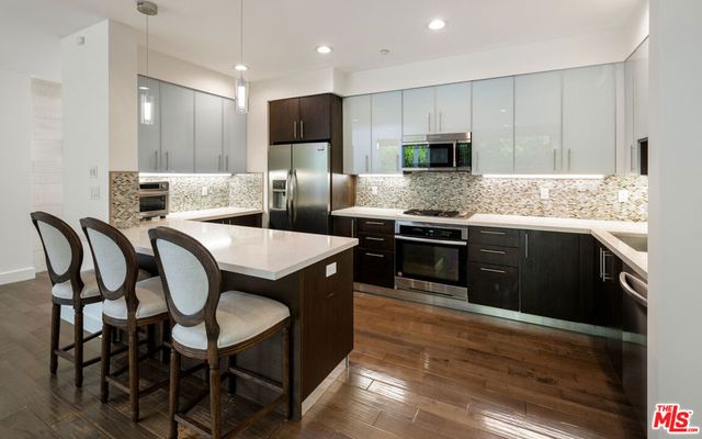1304 Roxbury Drive 103, Los Angeles, CA 90035