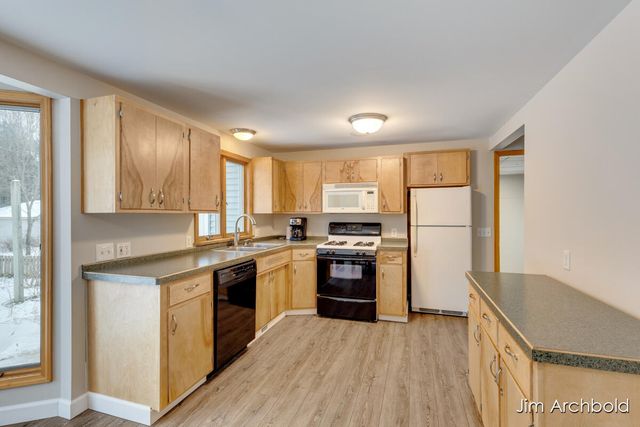 274 W Barton Street, Newaygo City, MI 49337