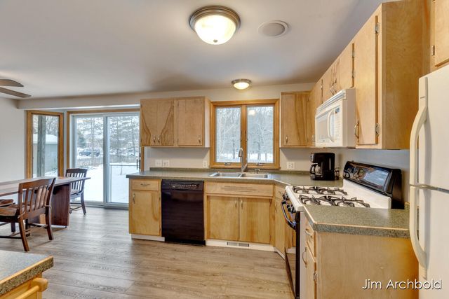 274 W Barton Street, Newaygo City, MI 49337