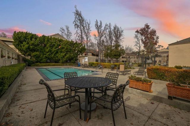 453 Alberto Way D155, Los Gatos, CA 95032