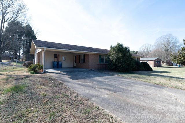 2347 Plainfield Drive, Conover, NC 28613