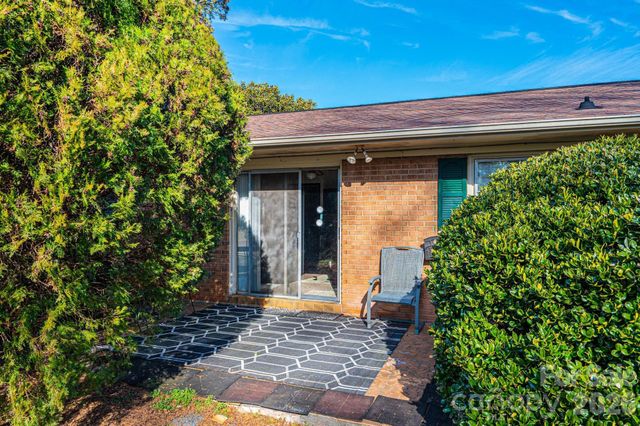 2347 Plainfield Drive, Conover, NC 28613