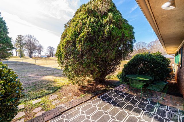 2347 Plainfield Drive, Conover, NC 28613