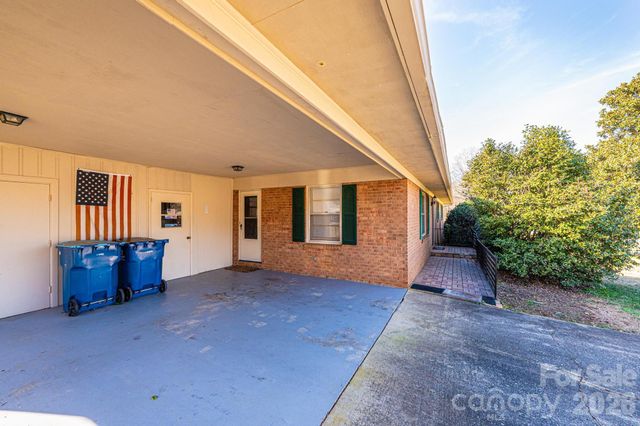 2347 Plainfield Drive, Conover, NC 28613