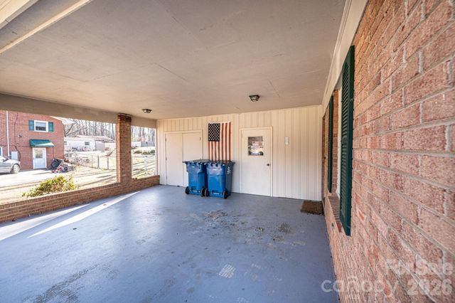 2347 Plainfield Drive, Conover, NC 28613