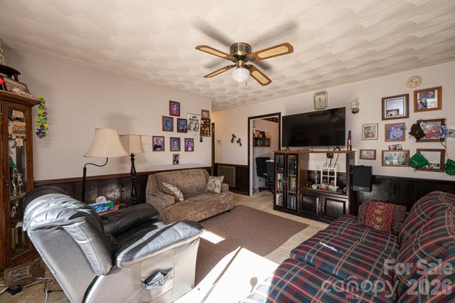 2347 Plainfield Drive, Conover, NC 28613