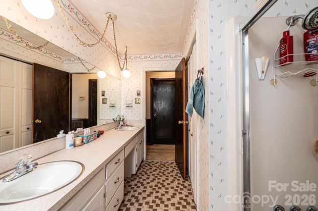 2347 Plainfield Drive, Conover, NC 28613