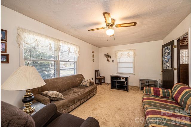 2347 Plainfield Drive, Conover, NC 28613