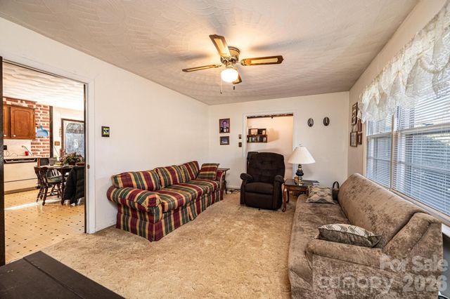 2347 Plainfield Drive, Conover, NC 28613