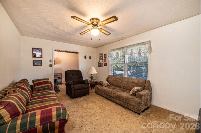 2347 Plainfield Drive, Conover, NC 28613