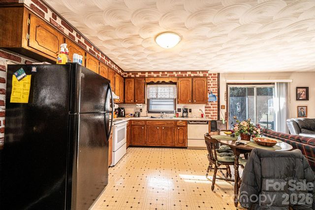 2347 Plainfield Drive, Conover, NC 28613