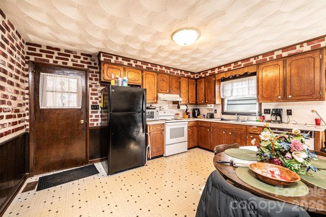 2347 Plainfield Drive, Conover, NC 28613