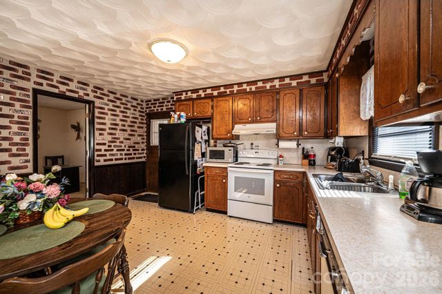 2347 Plainfield Drive, Conover, NC 28613