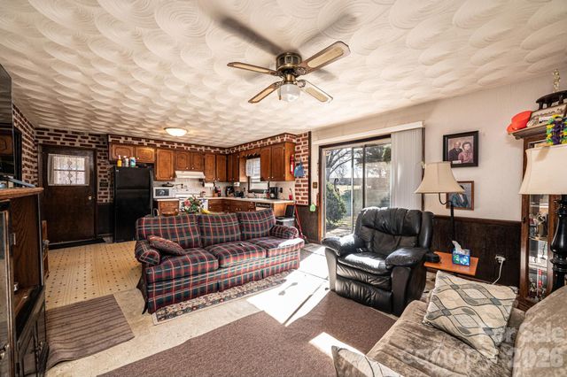 2347 Plainfield Drive, Conover, NC 28613