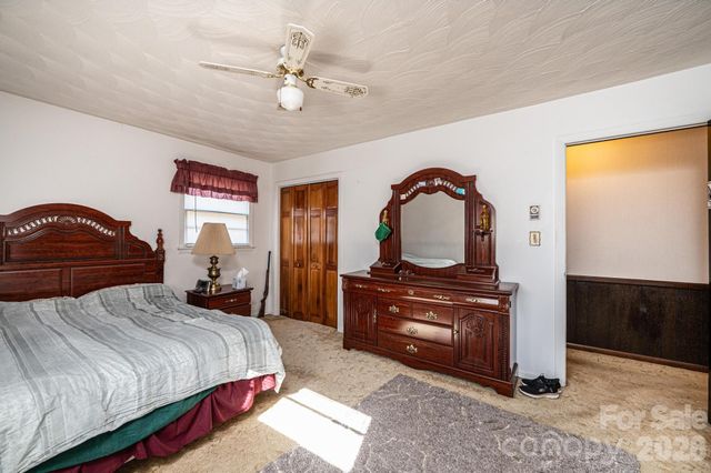 2347 Plainfield Drive, Conover, NC 28613