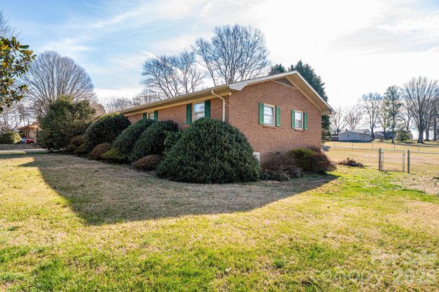 2347 Plainfield Drive, Conover, NC 28613