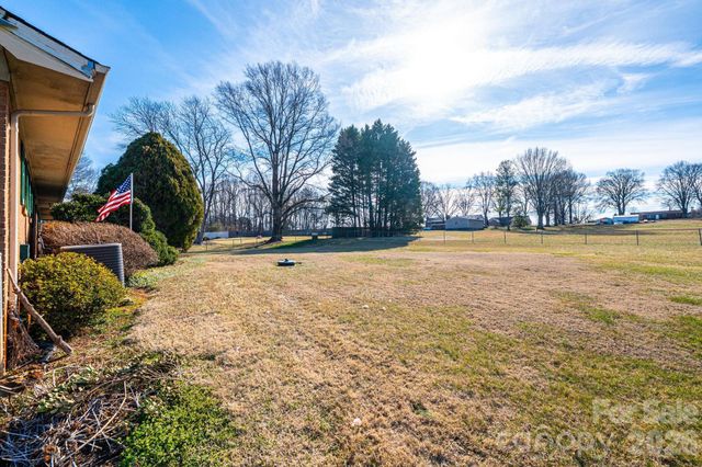 2347 Plainfield Drive, Conover, NC 28613