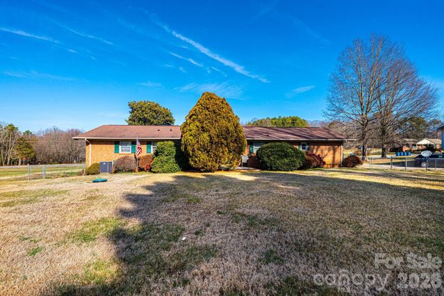 2347 Plainfield Drive, Conover, NC 28613