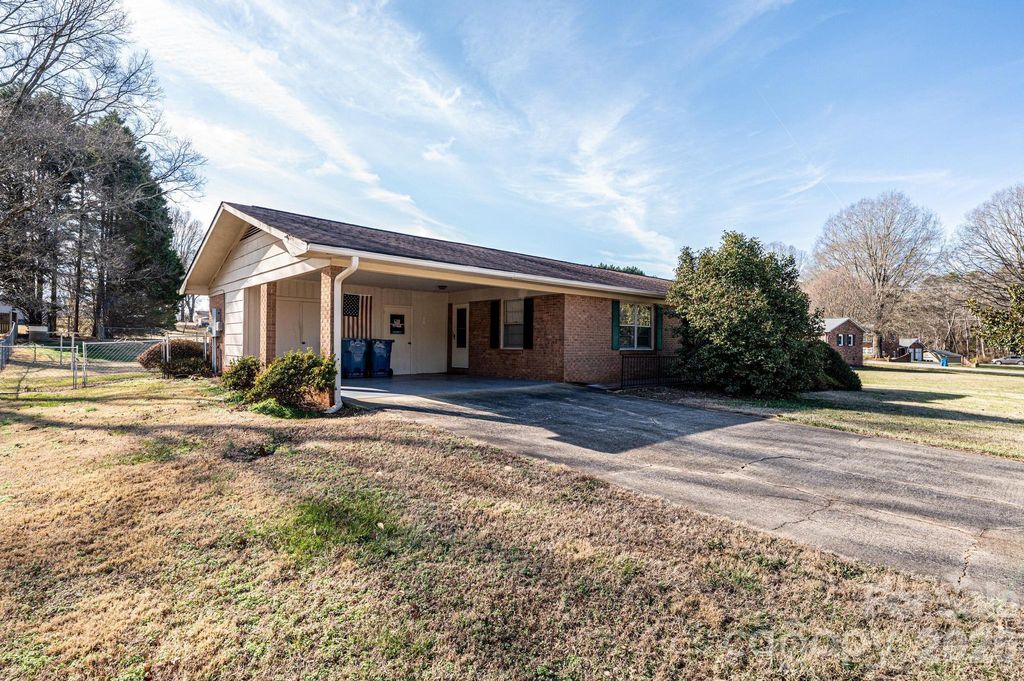 2347 Plainfield Drive, Conover, NC 28613