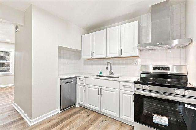 7126 Main Street, Kansas City, MO 64114