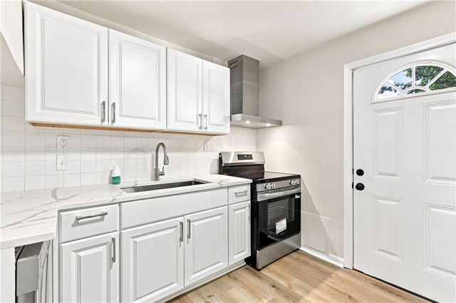 7126 Main Street, Kansas City, MO 64114