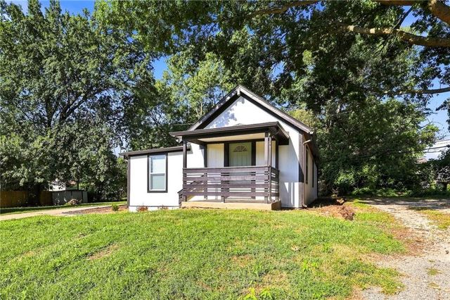 7126 Main Street, Kansas City, MO 64114