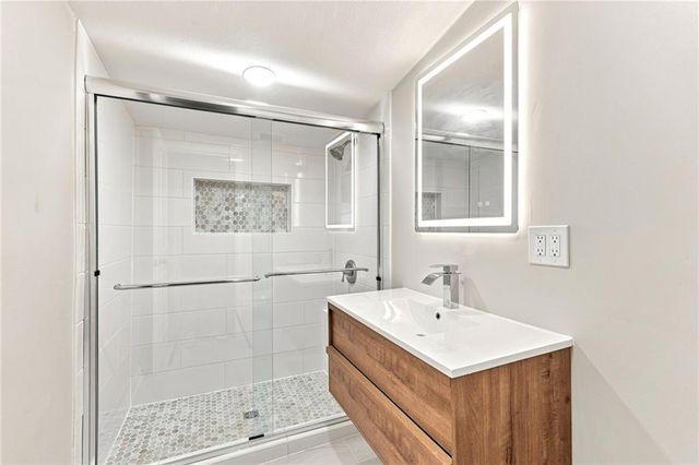 7126 Main Street, Kansas City, MO 64114