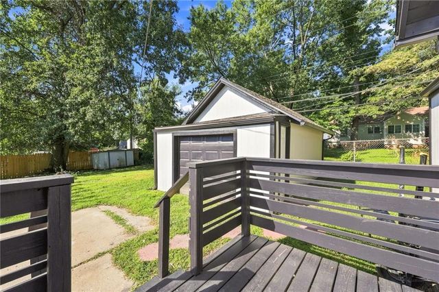 7126 Main Street, Kansas City, MO 64114