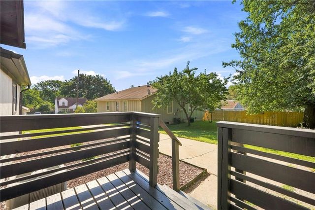 7126 Main Street, Kansas City, MO 64114