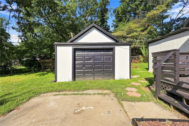 7126 Main Street, Kansas City, MO 64114