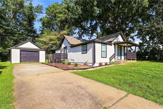 7126 Main Street, Kansas City, MO 64114