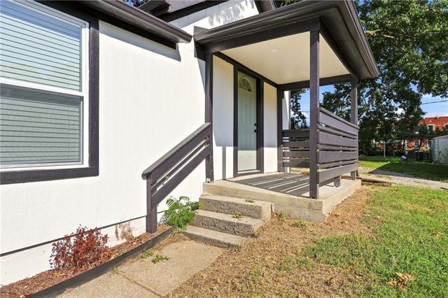 7126 Main Street, Kansas City, MO 64114