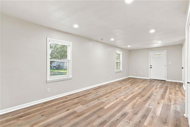 7126 Main Street, Kansas City, MO 64114