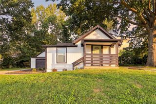 7126 Main Street, Kansas City, MO 64114