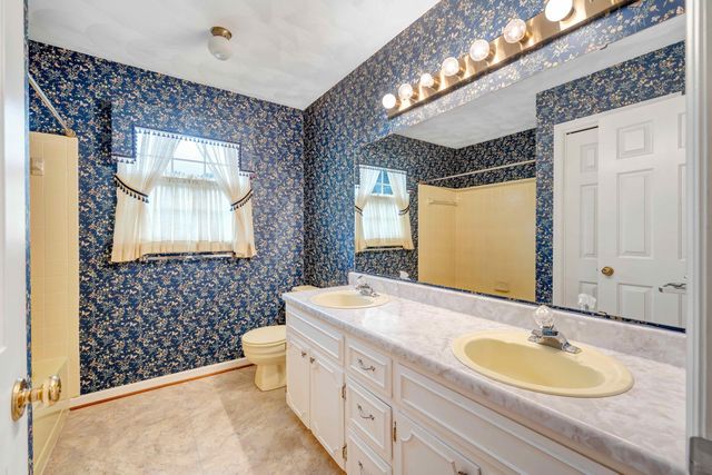 7173 Hollyberry RD, Roanoke, VA 24018