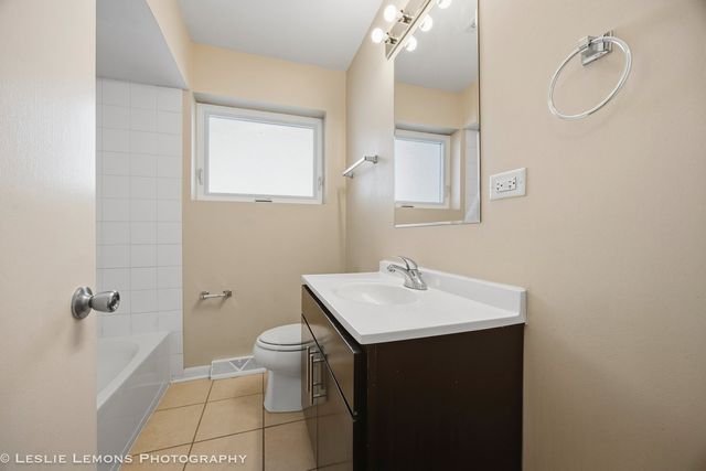 3433 wesley Avenue, Berwyn, IL 60402