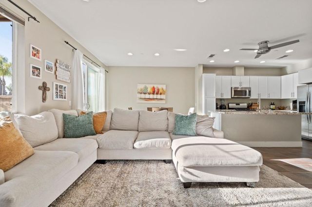 1368 Caminito Veranza 3, Chula Vista, CA 91915
