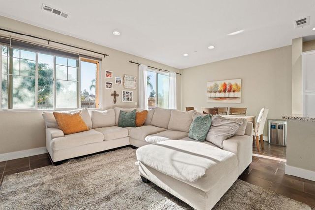 1368 Caminito Veranza 3, Chula Vista, CA 91915