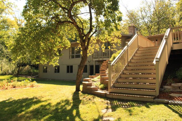 2010 Merrihills Drive SW, Rochester, MN 55902